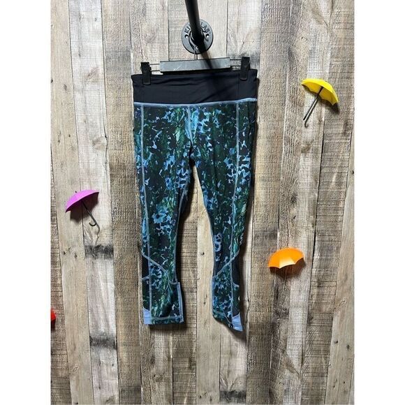 LULULEMON BLUE PATTERNED MESH CROP LEGGINGS SZ 4 - Picture 1 of 4